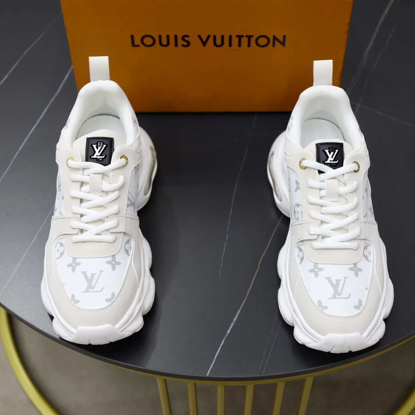 Ex-factory price: 462💰🙅‍♂️🙅‍♂️🙅‍♂️ Brand: Louis Vuitton Standard code: 38-44 (45 customized) Grade: Same as the official website Material: Original cowhide splicing fabric Comfortable and breathable lining Lightweight, soft and wear-resistant outsole Style category: Men's fashionable casual shoes Running sneakers Distinguished luxury brand elements Top luxury Color: actual picture color